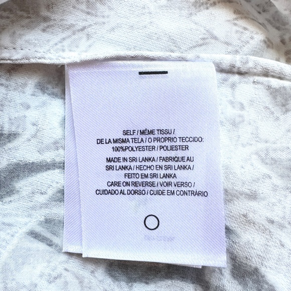 Tahari blouse - Picture 10 of 10